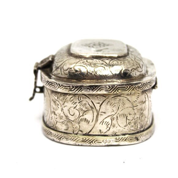 Beautiful Silver Tooled Etched Tin Trinket Box Floral Design Hinged Box - Picture 5 of 9